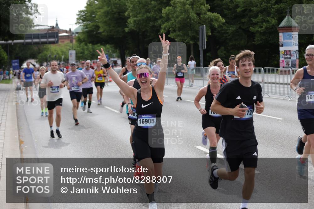 29.06.2025 - hella hamburg halbmarathon Jannik Wohlers http://msf.ph/oto/8288307 29.06.2025 10:36:04 Lombardsbrücke 1102, 1224, 2124, 3398, 3404, 3428, 4442, 5012, 5246, 5427, 5540, 5573, 5747, 5809, 5919, 6190, 6667, 7632, 8498, 8530, 8945, 9115, 9117, 9229, 9918, 10024, 10112, 10146, 10336, 10341, 10984, 11541, 11637, 12343, 12493, 13227, 13445, 14296, 15234, 15568, 15707, 16239, 17156, 17807, 18152, 18226, 18644, 18646, 18918, 18929 meine-sportfotos.de