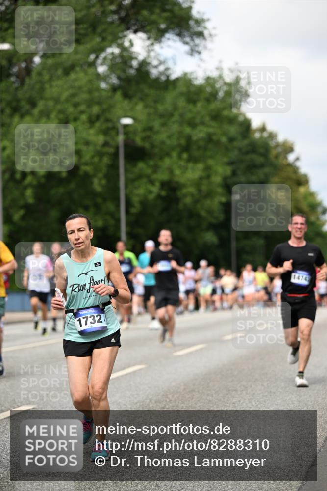 29.06.2025 - hella hamburg halbmarathon Dr. Thomas Lammeyer http://msf.ph/oto/8288310 29.06.2025 10:37:13 Kennedybrücke 1078, 1199, 1324, 1373, 1732, 1879, 2059, 2384, 2838, 2959, 3221, 3391, 3422, 3560, 3653, 3708, 3871, 4030, 4096, 4446, 4555, 5156, 5581, 6861, 7135, 7750, 8170, 8175, 8595, 8839, 8993, 9034, 9289, 9471, 9750, 9768, 9780, 9812, 10002, 10770 meine-sportfotos.de