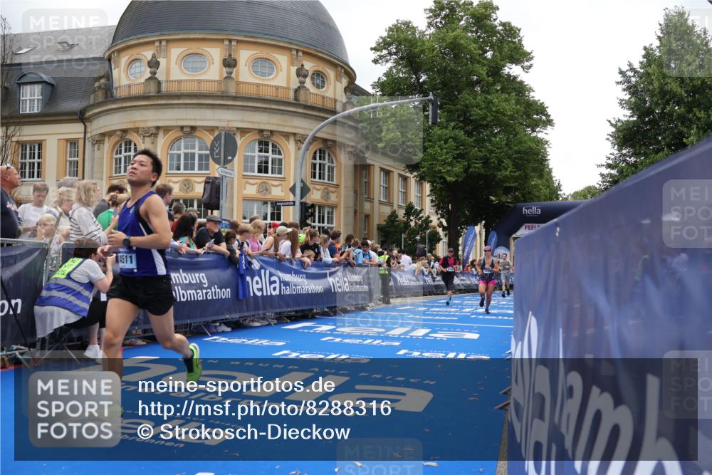 29.06.2025 - hella hamburg halbmarathon Strokosch-Dieckow http://msf.ph/oto/8288316 29.06.2025 10:48:42 Ziel 1094, 1884, 1892, 2442, 4553, 5421, 9482, 9538, 10859, 11519, 12533, 14511, 15309, 15384, 16653, 17007, 17127 meine-sportfotos.de