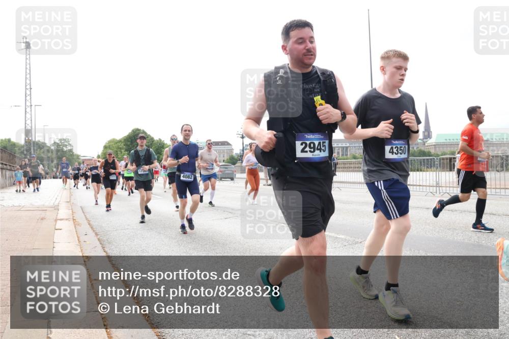 29.06.2025 - hella hamburg halbmarathon Lena Gebhardt http://msf.ph/oto/8288328 29.06.2025 10:21:04 Lombardsbrücke 17357, 4082, 2945, 4350, 1028, 1266, 1658, 2053, 2101, 2325, 2383, 2635, 2834, 2923, 2945, 2956, 2986, 3122, 3161, 3247, 3453, 3781, 3813, 4082, 4288, 4350, 4754, 4869, 5041, 5061, 5395, 5493, 5625, 5767, 6275, 6308, 6608, 6844, 7228, 7522, 7553, 7608, 8113, 8724, 8726, 8844, 8940, 9005, 9011, 9108, 9236, 9501, 9981, 10050, 10350, 10585, 10602, 11100, 11145, 11698, 11995, 12175, 12694, 12844, 13057, 13508 meine-sportfotos.de