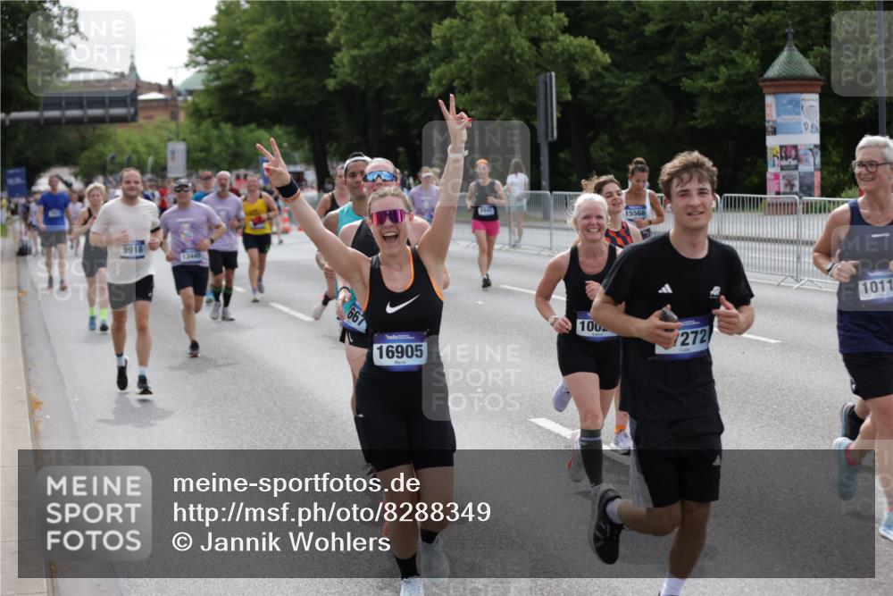 29.06.2025 - hella hamburg halbmarathon Jannik Wohlers http://msf.ph/oto/8288349 29.06.2025 10:36:04 Lombardsbrücke 1102, 1224, 2124, 3398, 3404, 3428, 4442, 5012, 5246, 5427, 5540, 5573, 5747, 5809, 5919, 6190, 6667, 7632, 8498, 8530, 8945, 9115, 9117, 9229, 9918, 10024, 10112, 10146, 10336, 10341, 10984, 11541, 11637, 12343, 12493, 13227, 13445, 14296, 15234, 15568, 15707, 16239, 17156, 17807, 18152, 18226, 18644, 18646, 18918, 18929 meine-sportfotos.de