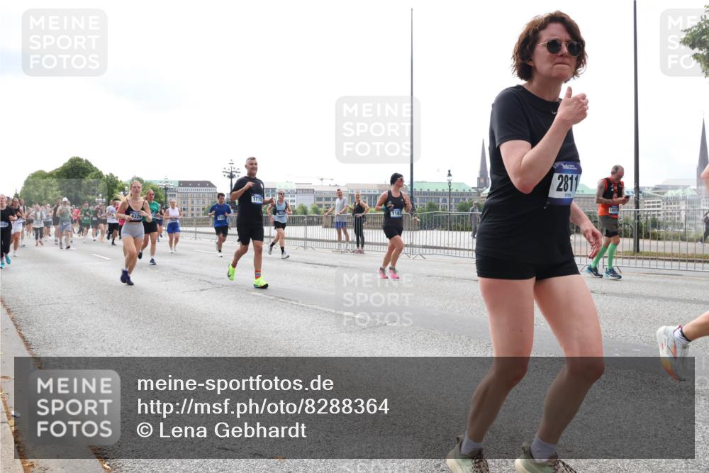 29.06.2025 - hella hamburg halbmarathon Lena Gebhardt http://msf.ph/oto/8288364 29.06.2025 10:36:07 Lombardsbrücke 4326, 4189, 6354, 1775, 2811, 1008, 1010, 1036, 1102, 1108, 1183, 1336, 1730, 1775, 1780, 1835, 2352, 2425, 2520, 2811, 2827, 2870, 3243, 3398, 3401, 3404, 3598, 3699, 3741, 3877, 3990, 4245, 4326, 4413, 4442, 4798, 4902, 4937, 5012, 5246, 5427, 5540, 5573, 5666, 5809, 5919, 6021, 6092, 6093, 6184, 6417, 6845, 6896, 7086, 7111, 7140, 7275, 7304, 7575, 7576, 8333, 8356, 8498, 8581, 8947, 9117, 9229, 9432, 9803, 9806, 9819, 12408 meine-sportfotos.de