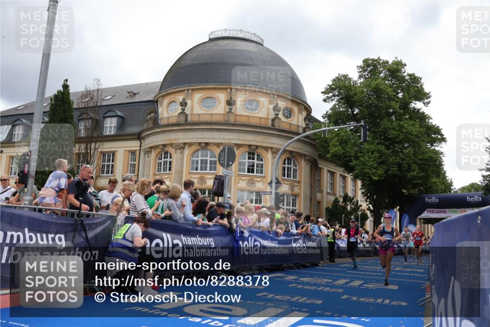 29.06.2025 - hella hamburg halbmarathon Strokosch-Dieckow http://msf.ph/oto/8288378 29.06.2025 10:48:43 Ziel 1094, 1884, 1892, 2442, 4553, 9482, 9538, 10859, 11519, 12533, 14511, 15309, 15384, 16653, 17007, 17127 meine-sportfotos.de