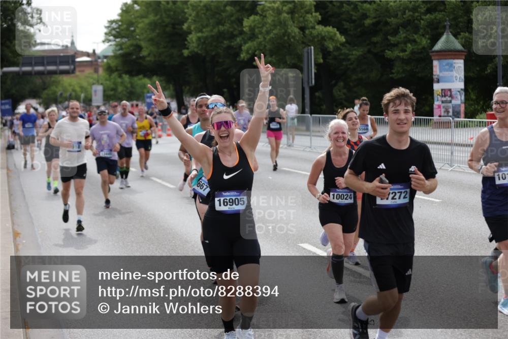 29.06.2025 - hella hamburg halbmarathon Jannik Wohlers http://msf.ph/oto/8288394 29.06.2025 10:36:04 Lombardsbrücke 1102, 1224, 2124, 3398, 3404, 3428, 4442, 5012, 5246, 5427, 5540, 5573, 5747, 5809, 5919, 6190, 6667, 7632, 8498, 8530, 8945, 9115, 9117, 9229, 9918, 10024, 10112, 10146, 10336, 10341, 10984, 11541, 11637, 12343, 12493, 13227, 13445, 14296, 15234, 15568, 15707, 16239, 17156, 17807, 18152, 18226, 18644, 18646, 18918, 18929 meine-sportfotos.de