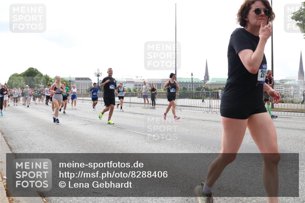 29.06.2025 - hella hamburg halbmarathon Lena Gebhardt http://msf.ph/oto/8288406 29.06.2025 10:36:07 Lombardsbrücke 4326, 8356, 1775, 1183, 281, 1008, 1010, 1036, 1102, 1108, 1183, 1336, 1730, 1775, 1780, 1835, 2352, 2425, 2520, 2811, 2827, 2870, 3243, 3398, 3401, 3404, 3598, 3699, 3741, 3877, 3990, 4245, 4326, 4413, 4442, 4798, 4902, 4937, 5012, 5246, 5427, 5540, 5573, 5666, 5809, 5919, 6021, 6092, 6093, 6184, 6417, 6845, 6896, 7086, 7111, 7140, 7275, 7304, 7575, 7576, 8333, 8356, 8498, 8581, 8947, 9117, 9229, 9432, 9803, 9806, 9819, 12408 meine-sportfotos.de