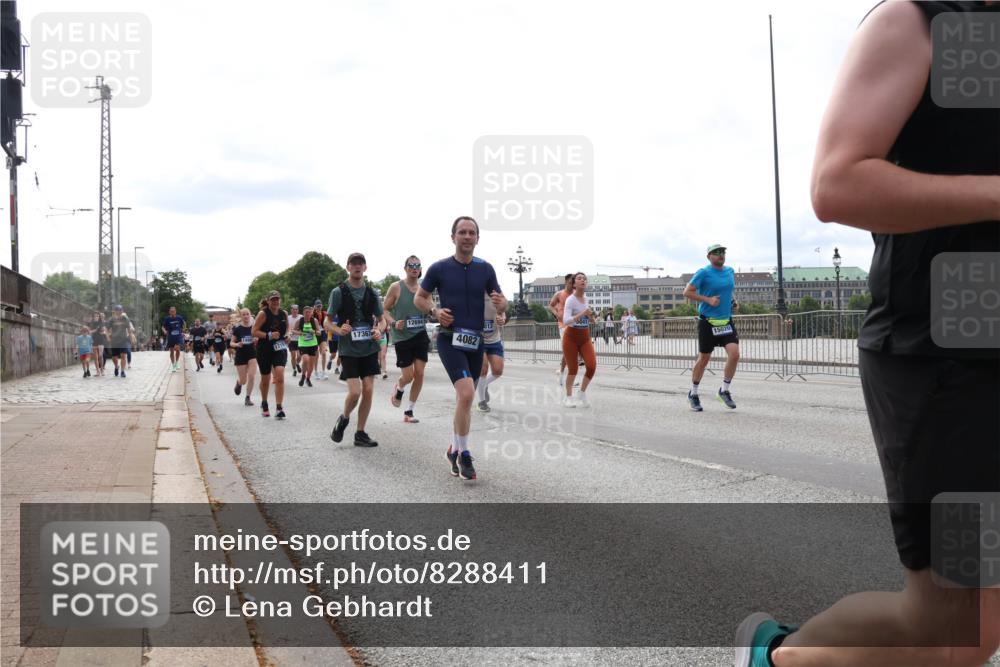 29.06.2025 - hella hamburg halbmarathon Lena Gebhardt http://msf.ph/oto/8288411 29.06.2025 10:21:04 Lombardsbrücke 17367, 12694, 4082, 313, 15020, 1028, 1266, 1658, 2053, 2101, 2325, 2383, 2635, 2834, 2923, 2945, 2956, 2986, 3122, 3161, 3247, 3453, 3781, 3813, 4082, 4288, 4350, 4754, 4869, 5041, 5061, 5395, 5493, 5625, 5767, 6275, 6308, 6608, 6844, 7228, 7522, 7553, 7608, 8113, 8724, 8726, 8844, 8940, 9005, 9011, 9108, 9236, 9501, 9981, 10050, 10350, 10585, 10602, 11100, 11145, 11698, 11995, 12175, 12694, 12844, 13057, 13508 meine-sportfotos.de