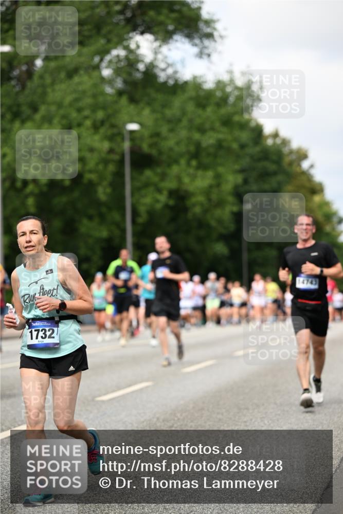 29.06.2025 - hella hamburg halbmarathon Dr. Thomas Lammeyer http://msf.ph/oto/8288428 29.06.2025 10:37:13 Kennedybrücke 1078, 1199, 1324, 1373, 1732, 1879, 2059, 2384, 2838, 2959, 3221, 3391, 3422, 3560, 3653, 3708, 3871, 4030, 4096, 4446, 4555, 5156, 5581, 6861, 7135, 7750, 8170, 8175, 8595, 8839, 8993, 9034, 9289, 9471, 9750, 9768, 9780, 9812, 10002, 10770 meine-sportfotos.de