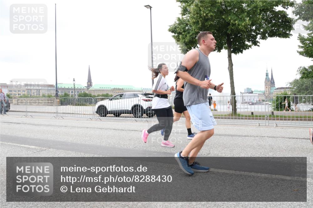 29.06.2025 - hella hamburg halbmarathon Lena Gebhardt http://msf.ph/oto/8288430 29.06.2025 10:55:34 Lombardsbrücke 1013, 1616, 1873, 1917, 2090, 2452, 3101, 3115, 3157, 3244, 3577, 4039, 4470, 4628, 4896, 5040, 5220, 5222, 5483, 5487, 5575, 6257, 6395, 6396, 6944, 7219, 7548, 7680, 7766, 7969, 8110, 8403, 8519, 8527, 8532, 8626, 8648, 9548, 9614, 9618, 9857, 9858, 9861, 9865, 9956, 10094, 10436, 10438, 10458, 10559, 10593, 10885, 11109, 11737, 11903, 11962, 11963, 12147, 12148, 12695, 12902, 13098, 13230, 14515, 14727, 15152, 15160, 16385 meine-sportfotos.de