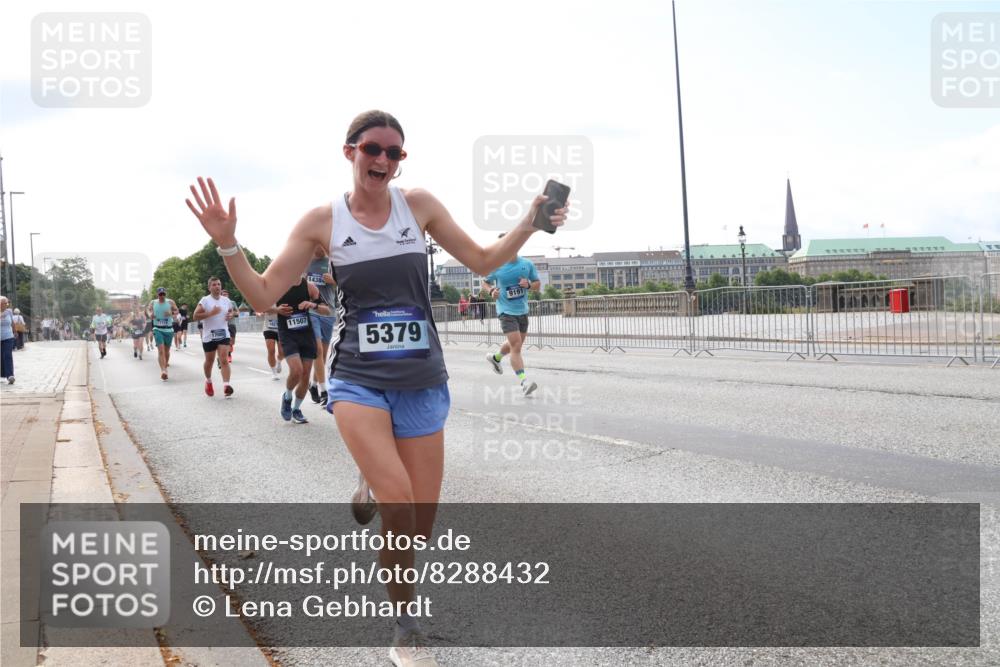 29.06.2025 - hella hamburg halbmarathon Lena Gebhardt http://msf.ph/oto/8288432 29.06.2025 10:11:49 Lombardsbrücke 1328, 1531, 1866, 1992, 3363, 4227, 5379, 5605, 7571, 8115, 8807, 8810, 9191, 9428, 10042, 10372, 10409, 10428, 11321, 11507, 11525, 11537, 11581, 11755, 11917, 12473, 13171, 13177, 13203, 13542, 13939, 13958, 14008, 14196, 14384, 15137, 15797, 15945, 16976, 17080, 17638, 17774, 17866, 18261, 18278, 18382, 18395, 18655, 19172 meine-sportfotos.de