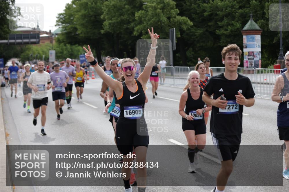 29.06.2025 - hella hamburg halbmarathon Jannik Wohlers http://msf.ph/oto/8288434 29.06.2025 10:36:04 Lombardsbrücke 1102, 1224, 2124, 3398, 3404, 3428, 4442, 5012, 5246, 5427, 5540, 5573, 5747, 5809, 5919, 6190, 6667, 7632, 8498, 8530, 8945, 9115, 9117, 9229, 9918, 10024, 10112, 10146, 10336, 10341, 10984, 11541, 11637, 12343, 12493, 13227, 13445, 14296, 15234, 15568, 15707, 16239, 17156, 17807, 18152, 18226, 18644, 18646, 18918, 18929 meine-sportfotos.de