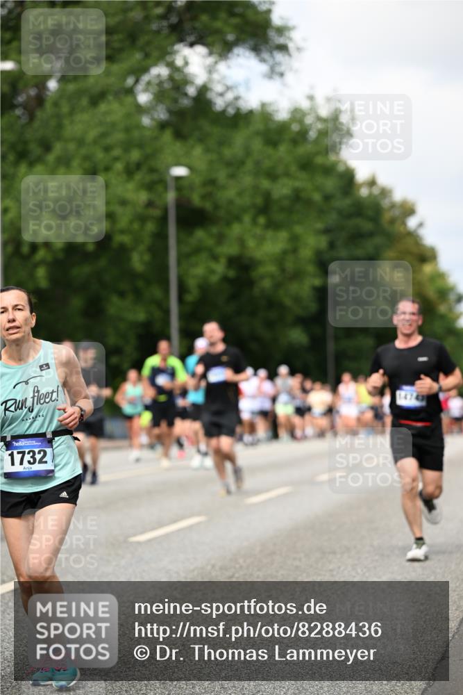 29.06.2025 - hella hamburg halbmarathon Dr. Thomas Lammeyer http://msf.ph/oto/8288436 29.06.2025 10:37:13 Kennedybrücke 1078, 1199, 1324, 1373, 1732, 1879, 2059, 2384, 2838, 2959, 3221, 3391, 3422, 3560, 3653, 3708, 3871, 4030, 4096, 4446, 4555, 5156, 5581, 6861, 7135, 7750, 8170, 8175, 8595, 8839, 8993, 9034, 9289, 9471, 9750, 9768, 9780, 9812, 10002, 10770 meine-sportfotos.de