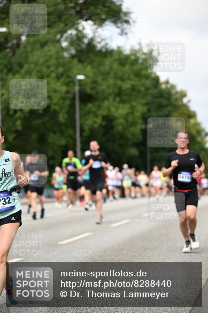 29.06.2025 - hella hamburg halbmarathon Dr. Thomas Lammeyer http://msf.ph/oto/8288440 29.06.2025 10:37:13 Kennedybrücke 1078, 1199, 1324, 1373, 1732, 1879, 2059, 2384, 2838, 2959, 3221, 3391, 3422, 3560, 3653, 3708, 3871, 4030, 4096, 4446, 4555, 5156, 5581, 6861, 7135, 7750, 8170, 8175, 8595, 8839, 8993, 9034, 9289, 9471, 9750, 9768, 9780, 9812, 10002, 10770 meine-sportfotos.de