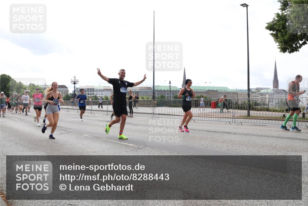 29.06.2025 - hella hamburg halbmarathon Lena Gebhardt http://msf.ph/oto/8288443 29.06.2025 10:36:08 Lombardsbrücke 4326, 1775, 1183, 1008, 1010, 1036, 1102, 1108, 1183, 1336, 1730, 1775, 1780, 1835, 2352, 2425, 2520, 2811, 2827, 2870, 3243, 3398, 3401, 3404, 3598, 3699, 3741, 3877, 3990, 4245, 4326, 4413, 4442, 4798, 4902, 4937, 5012, 5246, 5427, 5540, 5573, 5666, 5809, 5919, 6021, 6092, 6093, 6184, 6417, 6845, 6896, 7086, 7111, 7140, 7275, 7304, 7575, 7576, 8333, 8356, 8498, 8530, 8581, 8947, 9117, 9229, 9432, 9819, 12408 meine-sportfotos.de