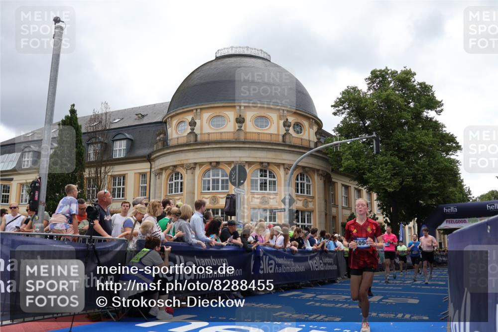 29.06.2025 - hella hamburg halbmarathon Strokosch-Dieckow http://msf.ph/oto/8288455 29.06.2025 10:48:47 Ziel 1094, 1884, 1892, 2442, 7067, 9482, 9661, 11519, 12421, 12533, 13009, 13976, 15309, 15384, 16653, 17007, 17127, 18873 meine-sportfotos.de
