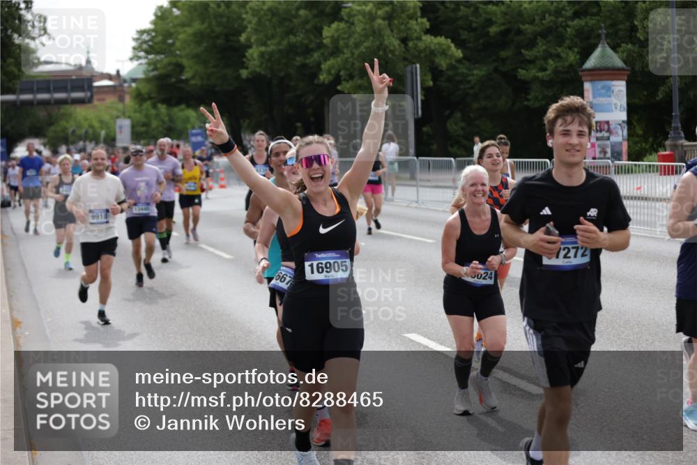 29.06.2025 - hella hamburg halbmarathon Jannik Wohlers http://msf.ph/oto/8288465 29.06.2025 10:36:04 Lombardsbrücke 1102, 1224, 2124, 3398, 3404, 3428, 4442, 5012, 5246, 5427, 5540, 5573, 5747, 5809, 5919, 6190, 6667, 7632, 8498, 8530, 8945, 9115, 9117, 9229, 9918, 10024, 10112, 10146, 10336, 10341, 10984, 11541, 11637, 12343, 12493, 13227, 13445, 14296, 15234, 15568, 15707, 16239, 17156, 17807, 18152, 18226, 18644, 18646, 18918, 18929 meine-sportfotos.de