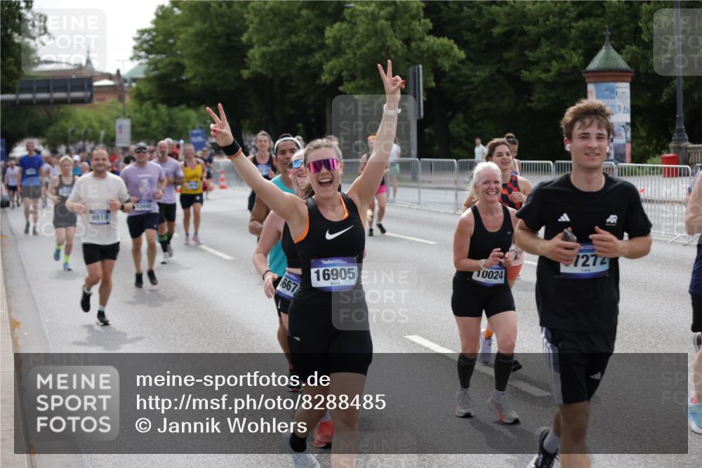 29.06.2025 - hella hamburg halbmarathon Jannik Wohlers http://msf.ph/oto/8288485 29.06.2025 10:36:04 Lombardsbrücke 1102, 1224, 2124, 3398, 3404, 3428, 4442, 5012, 5246, 5427, 5540, 5573, 5747, 5809, 5919, 6190, 6667, 7632, 8498, 8530, 8945, 9115, 9117, 9229, 9918, 10024, 10112, 10146, 10336, 10341, 10984, 11541, 11637, 12343, 12493, 13227, 13445, 14296, 15234, 15568, 15707, 16239, 17156, 17807, 18152, 18226, 18644, 18646, 18918, 18929 meine-sportfotos.de