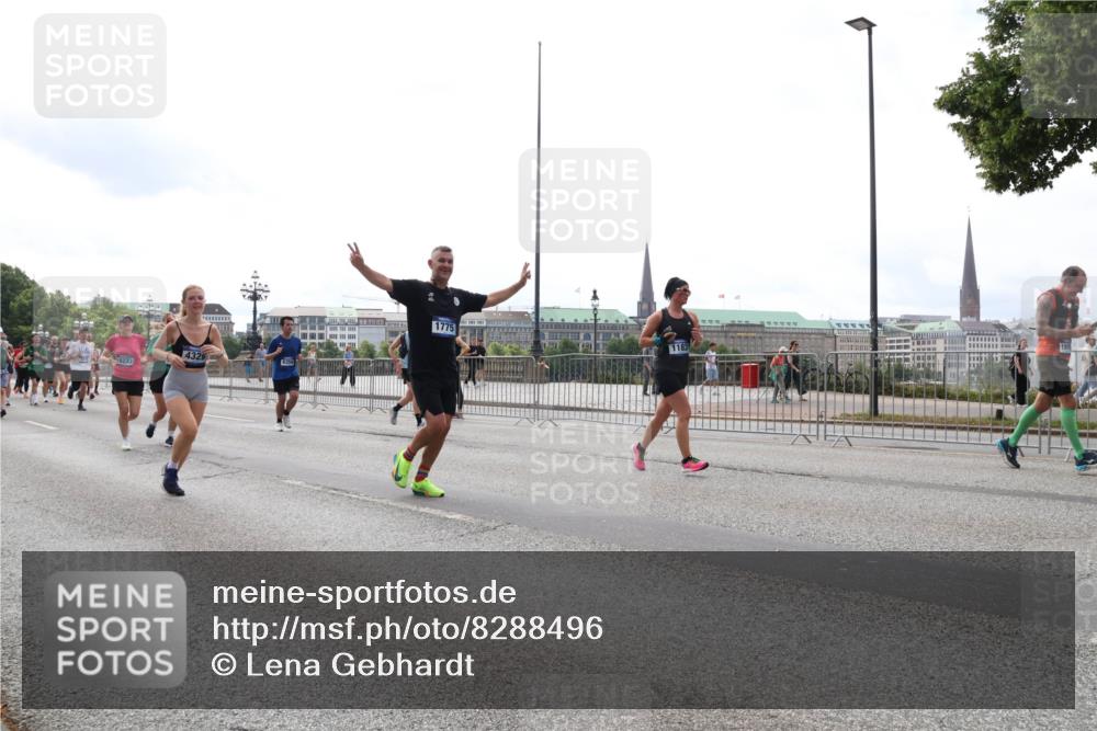 29.06.2025 - hella hamburg halbmarathon Lena Gebhardt http://msf.ph/oto/8288496 29.06.2025 10:36:08 Lombardsbrücke 18233, 4326, 8356, 1775, 1183, 1008, 1010, 1036, 1102, 1108, 1183, 1336, 1730, 1775, 1780, 1835, 2352, 2425, 2520, 2811, 2827, 2870, 3243, 3398, 3401, 3404, 3598, 3699, 3741, 3877, 3990, 4245, 4326, 4413, 4442, 4798, 4902, 4937, 5012, 5246, 5427, 5540, 5573, 5666, 5809, 5919, 6021, 6092, 6093, 6184, 6417, 6845, 6896, 7086, 7111, 7140, 7275, 7304, 7575, 7576, 8333, 8356, 8498, 8530, 8581, 8947, 9117, 9229, 9432, 9819, 12408 meine-sportfotos.de
