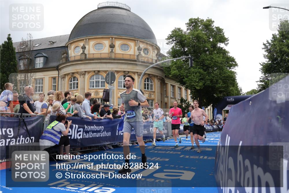 29.06.2025 - hella hamburg halbmarathon Strokosch-Dieckow http://msf.ph/oto/8288524 29.06.2025 10:48:48 Ziel 1094, 1884, 1892, 2442, 7067, 9482, 9661, 11519, 12421, 12533, 13009, 13976, 15309, 15384, 16653, 17007, 18873 meine-sportfotos.de