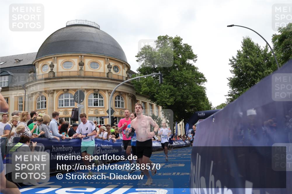 29.06.2025 - hella hamburg halbmarathon Strokosch-Dieckow http://msf.ph/oto/8288570 29.06.2025 10:48:49 Ziel 1094, 1884, 1892, 2442, 3213, 7067, 9482, 9661, 11519, 12421, 12533, 12534, 13009, 13976, 15309, 16653, 17007, 18873 meine-sportfotos.de