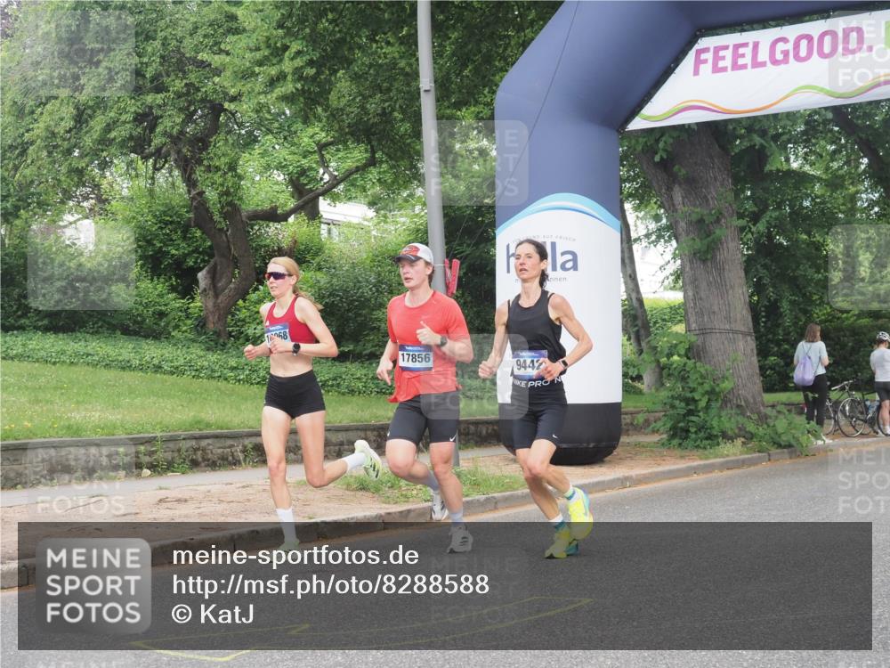 29.06.2025 - hella hamburg halbmarathon KatJ http://msf.ph/oto/8288588 29.06.2025 10:12:20 Zwischen KM18-KM19  meine-sportfotos.de