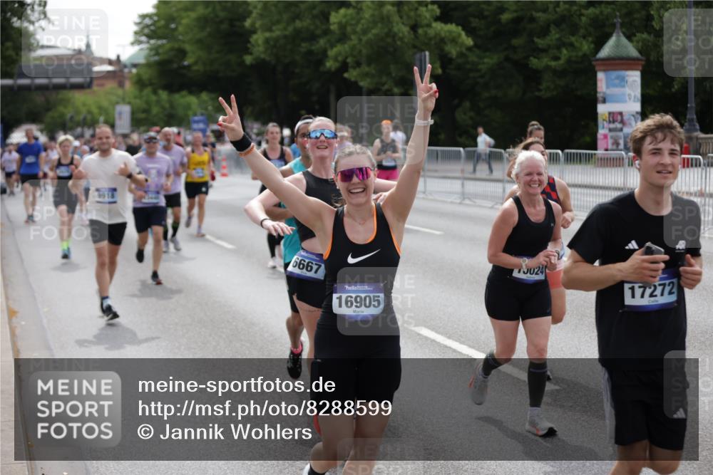 29.06.2025 - hella hamburg halbmarathon Jannik Wohlers http://msf.ph/oto/8288599 29.06.2025 10:36:04 Lombardsbrücke 1102, 1224, 2124, 3398, 3404, 3428, 4442, 5012, 5246, 5427, 5540, 5573, 5747, 5809, 5919, 6190, 6667, 7632, 8498, 8530, 8945, 9115, 9117, 9229, 9918, 10024, 10112, 10146, 10336, 10341, 10984, 11541, 11637, 12343, 12493, 13227, 13445, 14296, 15234, 15568, 15707, 16239, 17156, 17807, 18152, 18226, 18644, 18646, 18918, 18929 meine-sportfotos.de