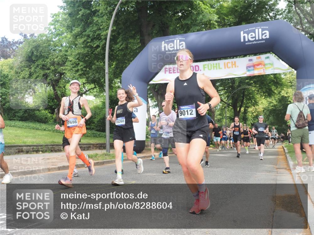 29.06.2025 - hella hamburg halbmarathon KatJ http://msf.ph/oto/8288604 29.06.2025 10:41:44 Zwischen KM18-KM19 1327, 1815, 2119, 3041, 3256, 5319 meine-sportfotos.de