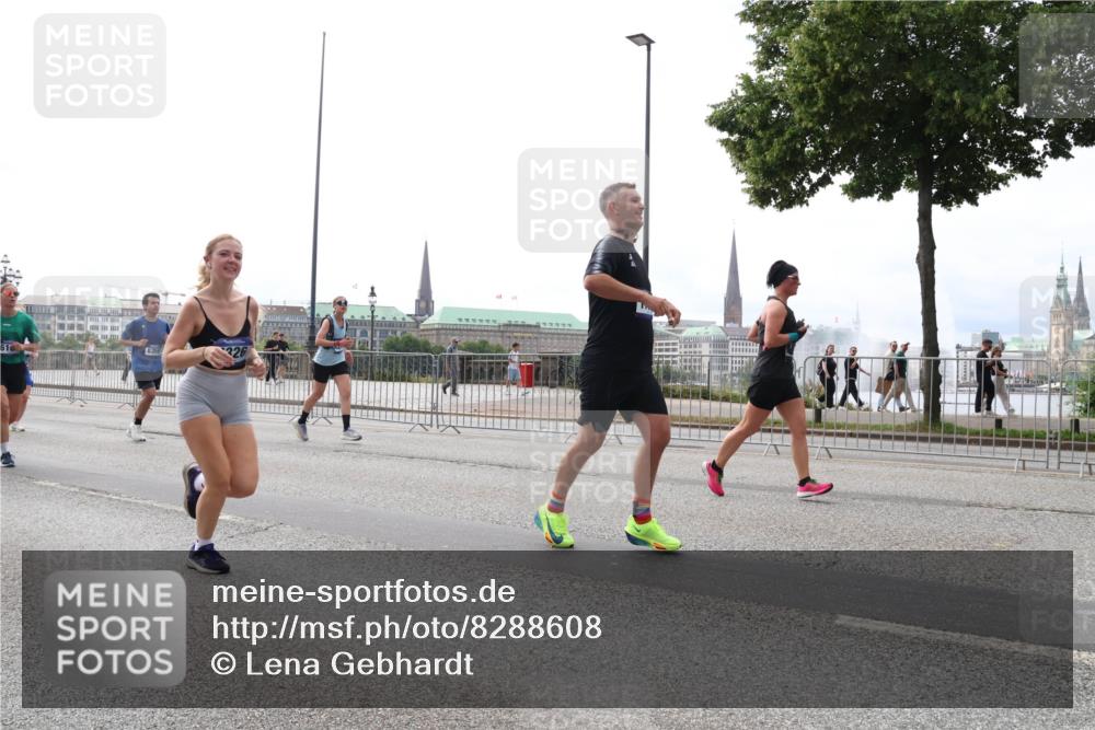 29.06.2025 - hella hamburg halbmarathon Lena Gebhardt http://msf.ph/oto/8288608 29.06.2025 10:36:09 Lombardsbrücke 616, 326, 1008, 1010, 1036, 1102, 1108, 1183, 1336, 1730, 1775, 1780, 1835, 2352, 2425, 2520, 2811, 2827, 2870, 3243, 3398, 3401, 3404, 3598, 3699, 3741, 3877, 3990, 4245, 4326, 4413, 4442, 4798, 4902, 4937, 5012, 5246, 5427, 5540, 5573, 5666, 5747, 5809, 5919, 6021, 6092, 6093, 6184, 6417, 6845, 6896, 7086, 7111, 7140, 7275, 7304, 7575, 7576, 8333, 8356, 8498, 8530, 8581, 8947, 9115, 9117, 9229, 9432, 9819, 12408 meine-sportfotos.de