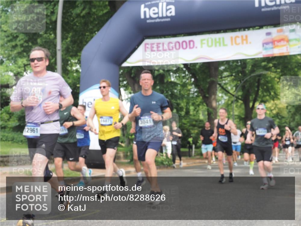 29.06.2025 - hella hamburg halbmarathon KatJ http://msf.ph/oto/8288626 29.06.2025 10:41:45 Zwischen KM18-KM19 1327, 1815, 2119, 3041, 3256, 5319, 6581 meine-sportfotos.de
