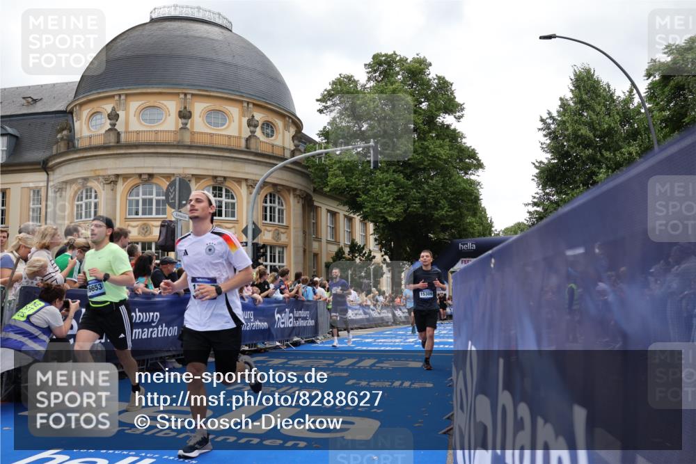 29.06.2025 - hella hamburg halbmarathon Strokosch-Dieckow http://msf.ph/oto/8288627 29.06.2025 10:48:51 Ziel 1094, 1381, 1452, 1884, 1892, 2260, 3213, 3985, 7067, 8889, 9482, 9661, 11519, 12421, 12533, 12534, 13009, 13183, 13976, 15309, 16653, 17007, 18873 meine-sportfotos.de