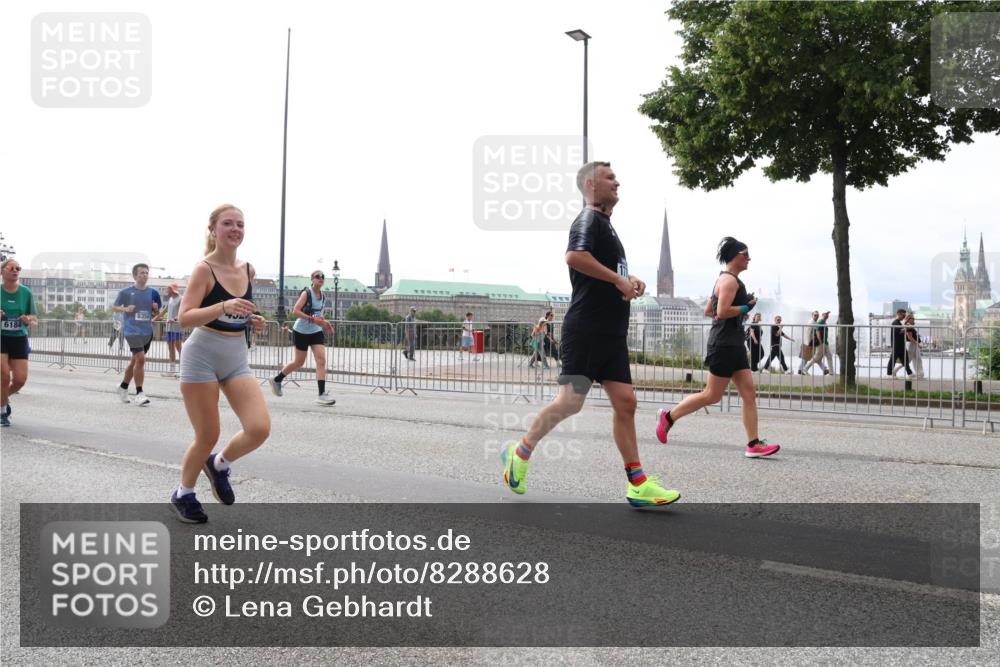 29.06.2025 - hella hamburg halbmarathon Lena Gebhardt http://msf.ph/oto/8288628 29.06.2025 10:36:09 Lombardsbrücke 6184, 1008, 1010, 1036, 1102, 1108, 1183, 1336, 1730, 1775, 1780, 1835, 2352, 2425, 2520, 2811, 2827, 2870, 3243, 3398, 3401, 3404, 3598, 3699, 3741, 3877, 3990, 4245, 4326, 4413, 4442, 4798, 4902, 4937, 5012, 5246, 5427, 5540, 5573, 5666, 5747, 5809, 5919, 6021, 6092, 6093, 6184, 6417, 6845, 6896, 7086, 7111, 7140, 7275, 7304, 7575, 7576, 8333, 8356, 8498, 8530, 8581, 8947, 9115, 9117, 9229, 9432, 9819, 12408 meine-sportfotos.de