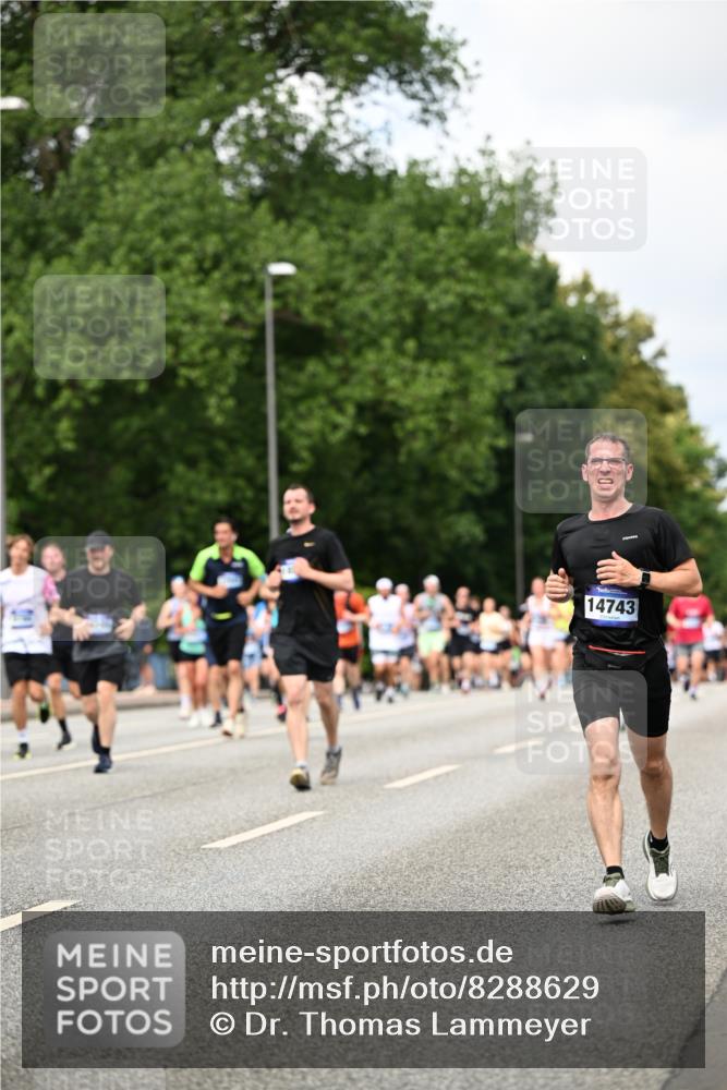 29.06.2025 - hella hamburg halbmarathon Dr. Thomas Lammeyer http://msf.ph/oto/8288629 29.06.2025 10:37:14 Kennedybrücke 1078, 1199, 1324, 1373, 1732, 1879, 2059, 2384, 2838, 2959, 3221, 3341, 3391, 3422, 3560, 3653, 3708, 3871, 4030, 4096, 4446, 4555, 5156, 5581, 5917, 6861, 7135, 7750, 8170, 8175, 8595, 8839, 8993, 9034, 9289, 9471, 9750, 9768, 9780, 9812, 10002, 10770 meine-sportfotos.de