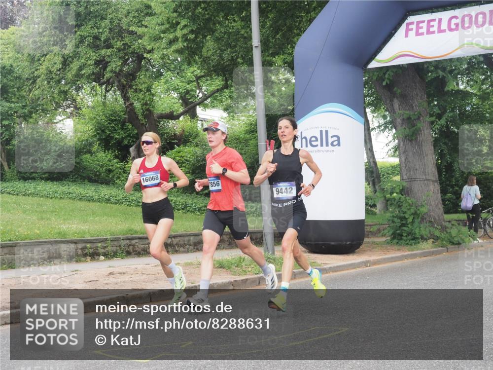 29.06.2025 - hella hamburg halbmarathon KatJ http://msf.ph/oto/8288631 29.06.2025 10:12:21 Zwischen KM18-KM19  meine-sportfotos.de