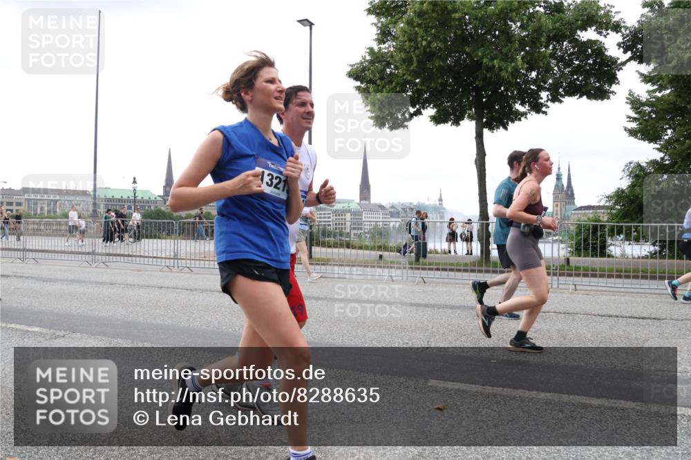 29.06.2025 - hella hamburg halbmarathon Lena Gebhardt http://msf.ph/oto/8288635 29.06.2025 10:46:38 Lombardsbrücke 1363, 1371, 1375, 1429, 1465, 1532, 1608, 1720, 1837, 1999, 2162, 2211, 2320, 2500, 2697, 2981, 3277, 3406, 3407, 3410, 3469, 3734, 3823, 4119, 4202, 4296, 4342, 4355, 4448, 4604, 5697, 5700, 5854, 6068, 6124, 6161, 6740, 7303, 7364, 7368, 7374, 7412, 7767, 7827, 7960, 7983, 8047, 8477, 8486, 8551, 8553, 8700, 9129, 9337, 9445, 9691, 10153, 10230, 11361, 11910, 12298, 12333, 12507, 12522, 13969, 14261, 15852, 16882, 16987 meine-sportfotos.de