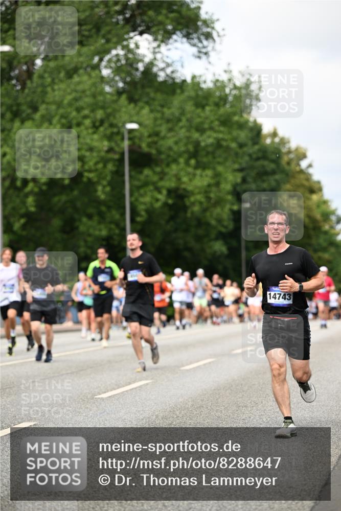 29.06.2025 - hella hamburg halbmarathon Dr. Thomas Lammeyer http://msf.ph/oto/8288647 29.06.2025 10:37:14 Kennedybrücke 1078, 1199, 1324, 1373, 1732, 1879, 2059, 2384, 2838, 2959, 3221, 3341, 3391, 3422, 3560, 3653, 3708, 3871, 4030, 4096, 4446, 4555, 5156, 5581, 5917, 6861, 7135, 7750, 8170, 8175, 8595, 8839, 8993, 9034, 9289, 9471, 9750, 9768, 9780, 9812, 10002, 10770 meine-sportfotos.de