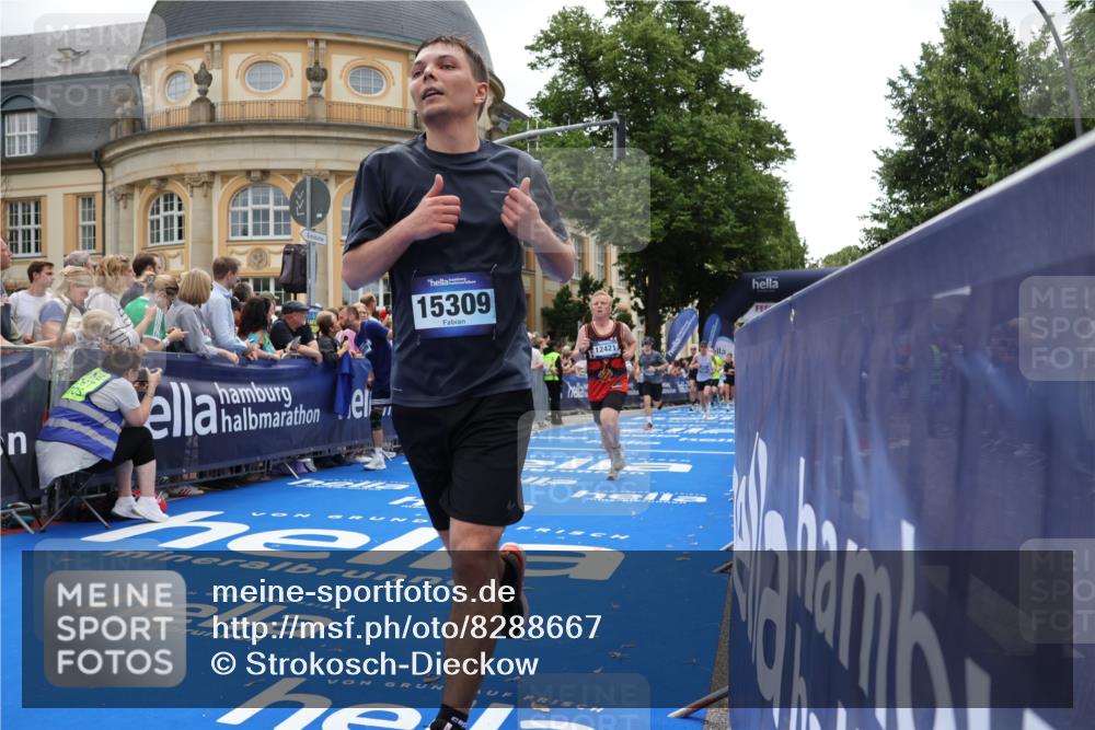 29.06.2025 - hella hamburg halbmarathon Strokosch-Dieckow http://msf.ph/oto/8288667 29.06.2025 10:48:53 Ziel 1381, 1452, 1884, 1892, 2260, 3213, 3985, 7067, 8821, 8889, 9482, 9661, 9695, 11519, 12421, 12534, 13009, 13183, 13688, 13976, 15309, 16653, 17007, 18873 meine-sportfotos.de