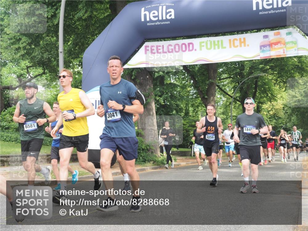 29.06.2025 - hella hamburg halbmarathon KatJ http://msf.ph/oto/8288668 29.06.2025 10:41:46 Zwischen KM18-KM19 1327, 1815, 2119, 3041, 3256, 6581 meine-sportfotos.de