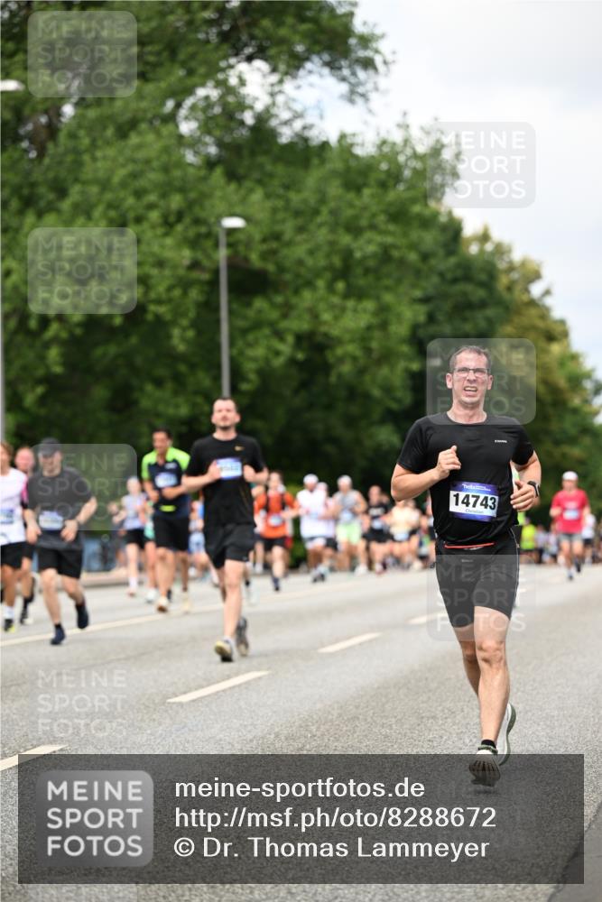 29.06.2025 - hella hamburg halbmarathon Dr. Thomas Lammeyer http://msf.ph/oto/8288672 29.06.2025 10:37:14 Kennedybrücke 1078, 1199, 1324, 1373, 1732, 1879, 2059, 2384, 2838, 2959, 3221, 3341, 3391, 3422, 3560, 3653, 3708, 3871, 4030, 4096, 4446, 4555, 5156, 5581, 5917, 6861, 7135, 7750, 8170, 8175, 8595, 8839, 8993, 9034, 9289, 9471, 9750, 9768, 9780, 9812, 10002, 10770 meine-sportfotos.de