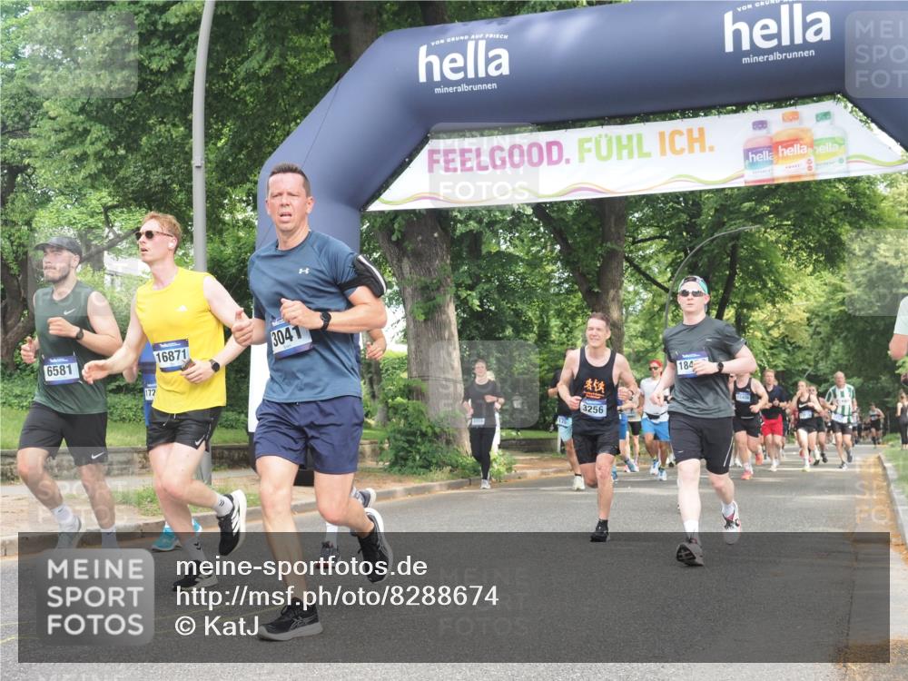 29.06.2025 - hella hamburg halbmarathon KatJ http://msf.ph/oto/8288674 29.06.2025 10:41:46 Zwischen KM18-KM19 1327, 1815, 2119, 3041, 3256, 6581 meine-sportfotos.de
