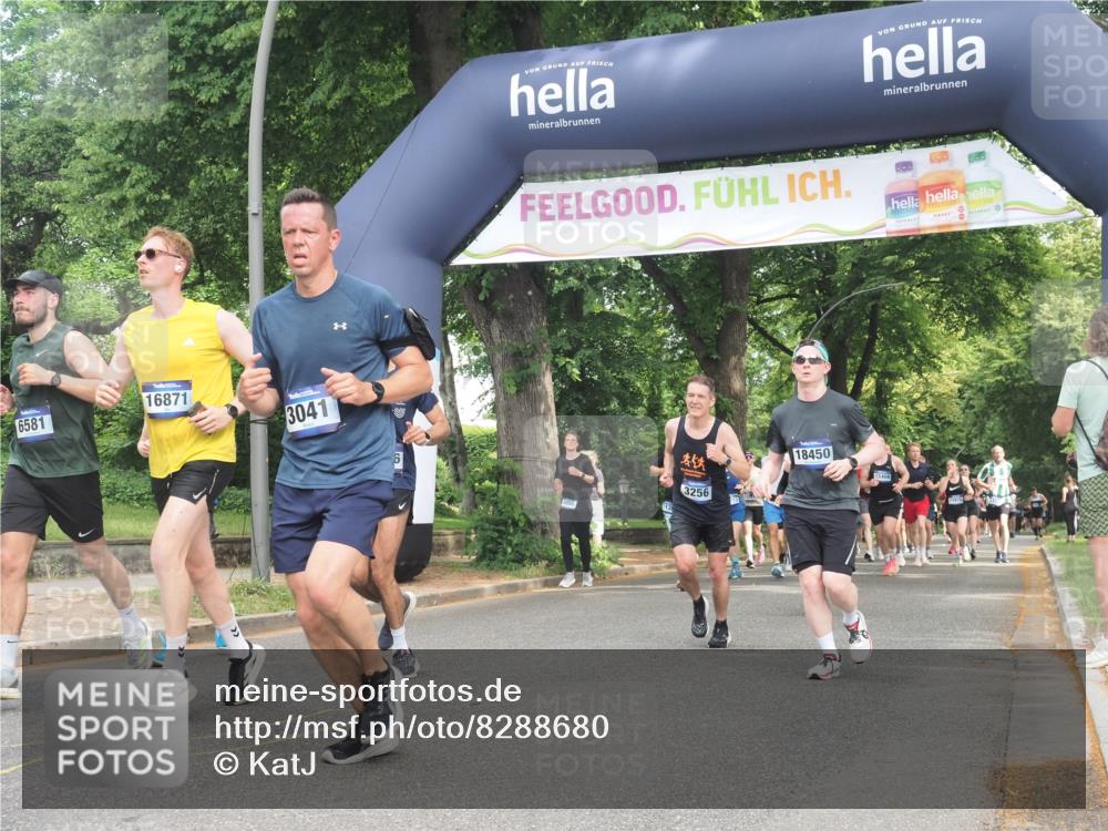 29.06.2025 - hella hamburg halbmarathon KatJ http://msf.ph/oto/8288680 29.06.2025 10:41:46 Zwischen KM18-KM19 1327, 1815, 2119, 3041, 3256, 6581 meine-sportfotos.de