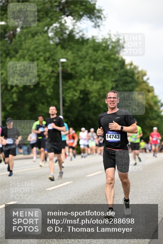 29.06.2025 - hella hamburg halbmarathon Dr. Thomas Lammeyer http://msf.ph/oto/8288698 29.06.2025 10:37:15 Kennedybrücke 1078, 1199, 1324, 1373, 1732, 1879, 2059, 2384, 2838, 3221, 3341, 3391, 3422, 3560, 3653, 3708, 3871, 4030, 4096, 4446, 4555, 5156, 5581, 5917, 6861, 7135, 7750, 8170, 8175, 8595, 8839, 8993, 9034, 9289, 9471, 9750, 9768, 9780, 10770 meine-sportfotos.de