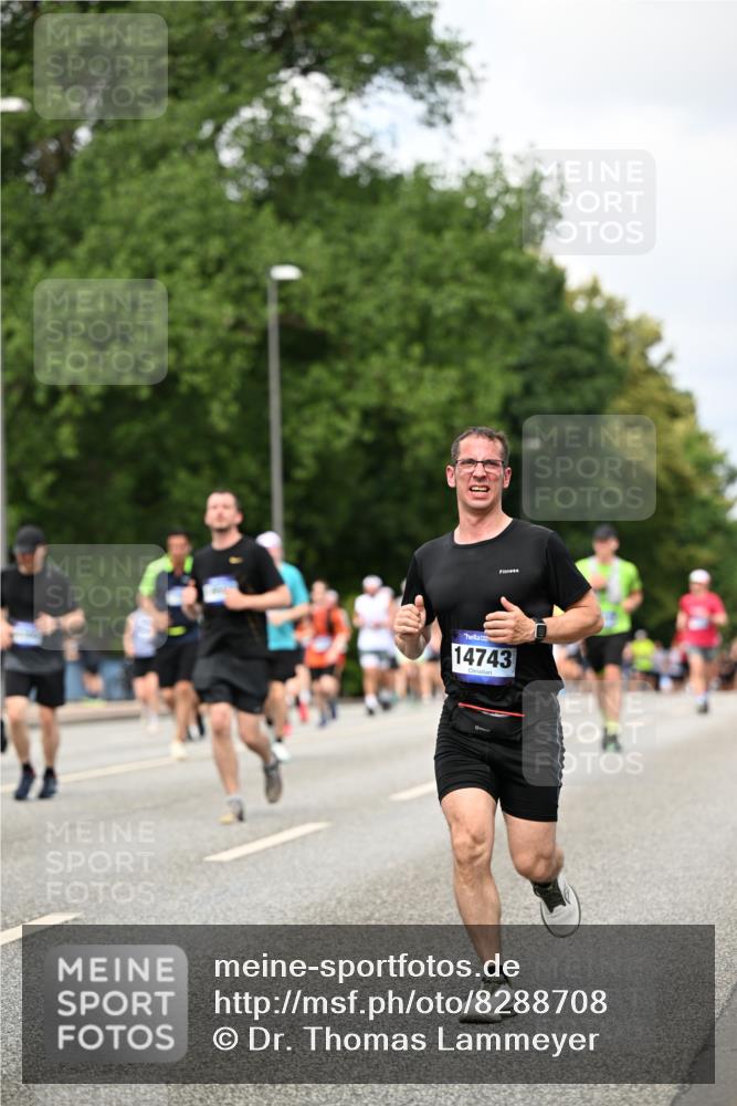 29.06.2025 - hella hamburg halbmarathon Dr. Thomas Lammeyer http://msf.ph/oto/8288708 29.06.2025 10:37:15 Kennedybrücke 1078, 1199, 1324, 1373, 1732, 1879, 2059, 2384, 2838, 3221, 3341, 3391, 3422, 3560, 3653, 3708, 3871, 4030, 4096, 4446, 4555, 5156, 5581, 5917, 6861, 7135, 7750, 8170, 8175, 8595, 8839, 8993, 9034, 9289, 9471, 9750, 9768, 9780, 10770 meine-sportfotos.de