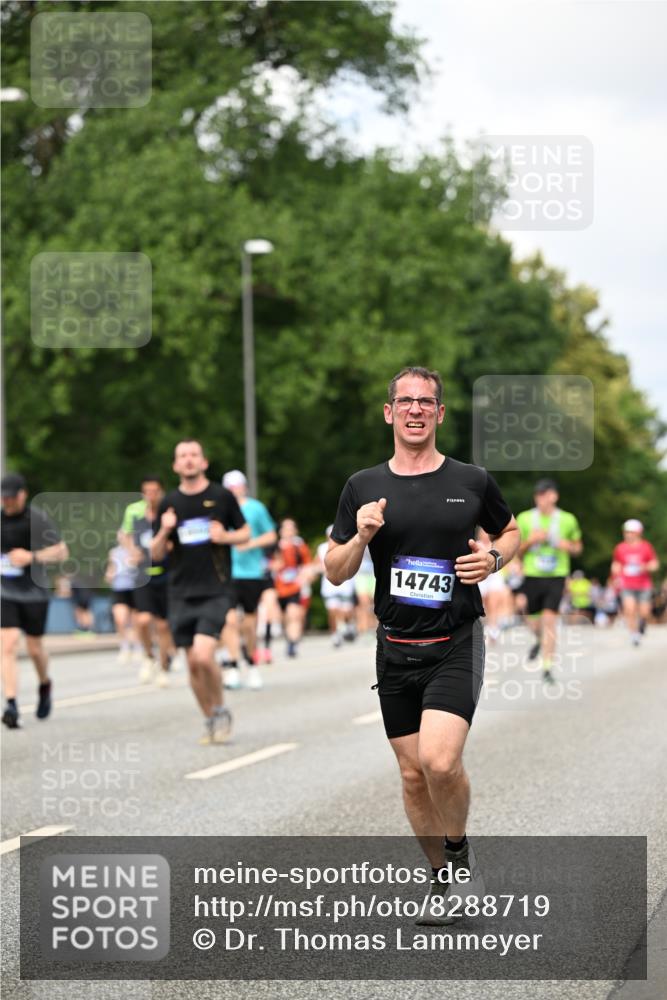 29.06.2025 - hella hamburg halbmarathon Dr. Thomas Lammeyer http://msf.ph/oto/8288719 29.06.2025 10:37:15 Kennedybrücke 1078, 1199, 1324, 1373, 1732, 1879, 2059, 2384, 2838, 3221, 3341, 3391, 3422, 3560, 3653, 3708, 3871, 4030, 4096, 4446, 4555, 5156, 5581, 5917, 6861, 7135, 7750, 8170, 8175, 8595, 8839, 8993, 9034, 9289, 9471, 9750, 9768, 9780, 10770 meine-sportfotos.de