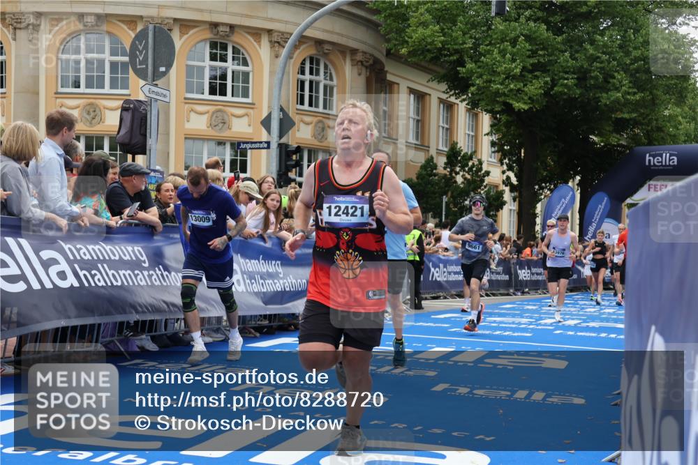 29.06.2025 - hella hamburg halbmarathon Strokosch-Dieckow http://msf.ph/oto/8288720 29.06.2025 10:48:54 Ziel 1381, 1452, 1892, 2260, 3213, 3985, 7067, 7297, 8821, 8889, 9661, 9695, 12421, 12534, 13009, 13183, 13688, 13976, 15309, 16653, 17007, 18873 meine-sportfotos.de