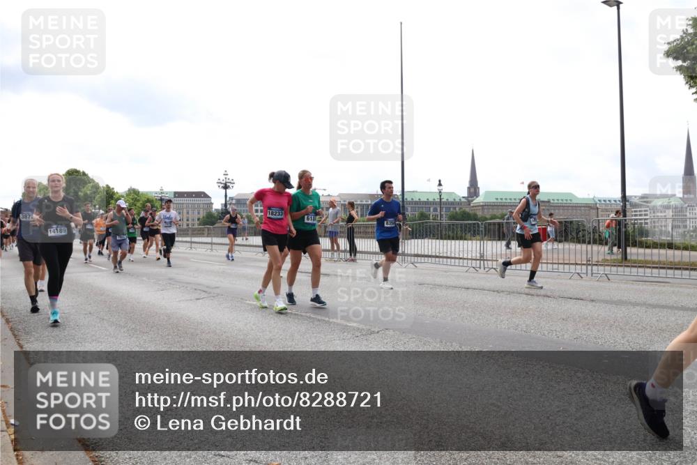29.06.2025 - hella hamburg halbmarathon Lena Gebhardt http://msf.ph/oto/8288721 29.06.2025 10:36:10 Lombardsbrücke 3877, 18233, 6184, 8356, 14189, 1008, 1010, 1036, 1102, 1108, 1183, 1224, 1336, 1775, 1780, 1835, 2352, 2520, 2811, 2827, 2870, 3243, 3398, 3401, 3404, 3598, 3699, 3741, 3877, 3990, 4245, 4326, 4413, 4442, 4798, 4902, 4937, 5012, 5246, 5427, 5540, 5573, 5666, 5747, 5809, 5919, 6021, 6092, 6093, 6184, 6417, 6667, 6845, 6896, 7086, 7111, 7140, 7275, 7304, 7575, 7576, 8333, 8356, 8498, 8530, 8581, 8947, 9115, 9117, 9229, 9432, 9819, 12408 meine-sportfotos.de