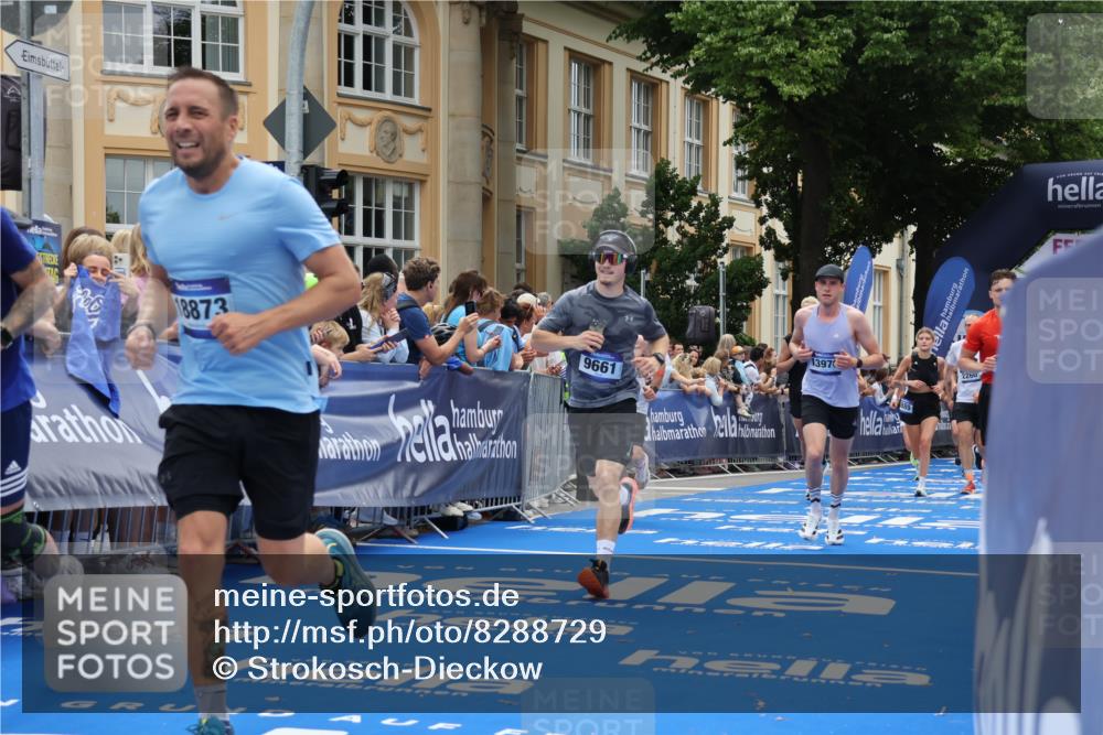 29.06.2025 - hella hamburg halbmarathon Strokosch-Dieckow http://msf.ph/oto/8288729 29.06.2025 10:48:55 Ziel 1381, 1452, 2260, 3213, 3985, 7067, 7297, 8302, 8821, 8889, 9661, 9695, 12421, 12534, 13009, 13183, 13688, 13976, 15309, 16653, 17632, 18873 meine-sportfotos.de