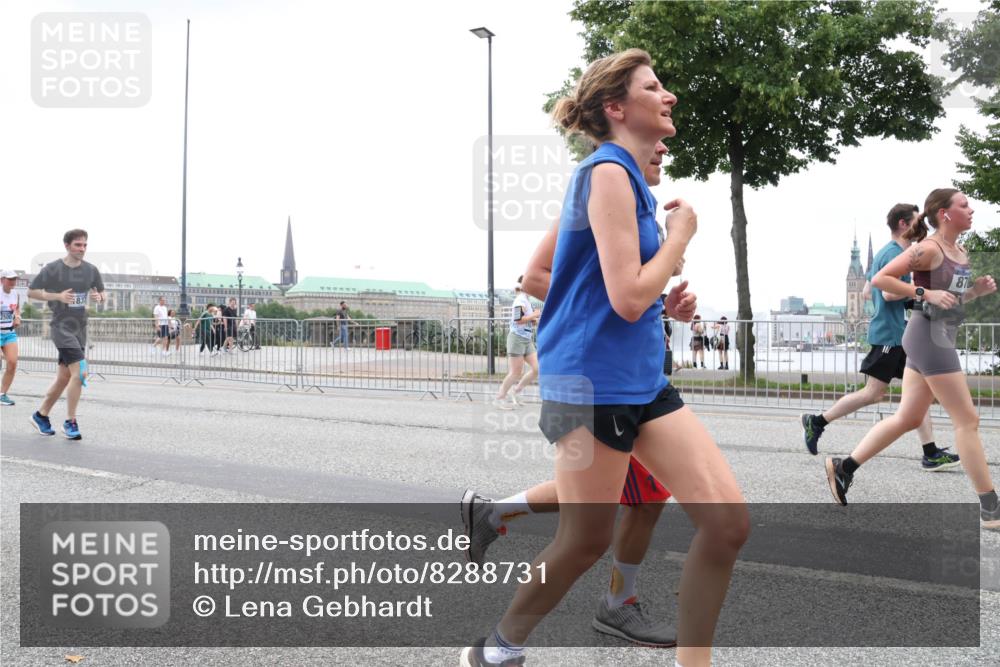 29.06.2025 - hella hamburg halbmarathon Lena Gebhardt http://msf.ph/oto/8288731 29.06.2025 10:46:39 Lombardsbrücke 1073, 1363, 1371, 1375, 1429, 1465, 1532, 1608, 1720, 1837, 1999, 2162, 2211, 2320, 2500, 2697, 2981, 3277, 3406, 3407, 3469, 3734, 3823, 4119, 4202, 4296, 4342, 4355, 4448, 4604, 5697, 5700, 5854, 5953, 6068, 6124, 6161, 6740, 7303, 7364, 7368, 7374, 7412, 7767, 7827, 7960, 7983, 8047, 8477, 8486, 8551, 8553, 8700, 9129, 9337, 9445, 9691, 10153, 10230, 11361, 11910, 12298, 12333, 12507, 12522, 13969, 14261, 15852, 16882, 16987 meine-sportfotos.de