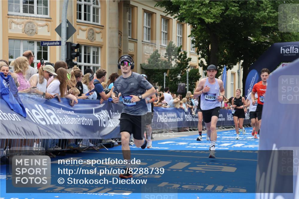 29.06.2025 - hella hamburg halbmarathon Strokosch-Dieckow http://msf.ph/oto/8288739 29.06.2025 10:48:55 Ziel 1381, 1452, 2260, 3213, 3985, 7067, 7297, 8302, 8821, 8889, 9661, 9695, 12421, 12534, 13009, 13183, 13688, 13976, 15309, 16653, 17632, 18873 meine-sportfotos.de