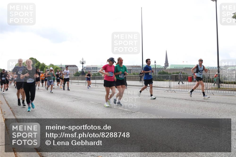 29.06.2025 - hella hamburg halbmarathon Lena Gebhardt http://msf.ph/oto/8288748 29.06.2025 10:36:10 Lombardsbrücke 387, 14189, 7005, 6184, 1008, 1010, 1036, 1102, 1108, 1183, 1224, 1336, 1775, 1780, 1835, 2352, 2520, 2811, 2827, 2870, 3243, 3398, 3401, 3404, 3598, 3699, 3741, 3877, 3990, 4245, 4326, 4413, 4442, 4798, 4902, 4937, 5012, 5246, 5427, 5540, 5573, 5666, 5747, 5809, 5919, 6021, 6092, 6093, 6184, 6417, 6667, 6845, 6896, 7086, 7111, 7140, 7275, 7304, 7575, 7576, 8333, 8356, 8498, 8530, 8581, 8947, 9115, 9117, 9229, 9432, 9819, 12408 meine-sportfotos.de
