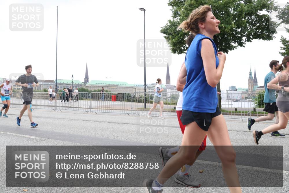 29.06.2025 - hella hamburg halbmarathon Lena Gebhardt http://msf.ph/oto/8288758 29.06.2025 10:46:39 Lombardsbrücke 1073, 1363, 1371, 1375, 1429, 1465, 1532, 1608, 1720, 1837, 1999, 2162, 2211, 2320, 2500, 2697, 2981, 3277, 3406, 3407, 3469, 3734, 3823, 4119, 4202, 4296, 4342, 4355, 4448, 4604, 5697, 5700, 5854, 5953, 6068, 6124, 6161, 6740, 7303, 7364, 7368, 7374, 7412, 7767, 7827, 7960, 7983, 8047, 8477, 8486, 8551, 8553, 8700, 9129, 9337, 9445, 9691, 10153, 10230, 11361, 11910, 12298, 12333, 12507, 12522, 13969, 14261, 15852, 16882, 16987 meine-sportfotos.de