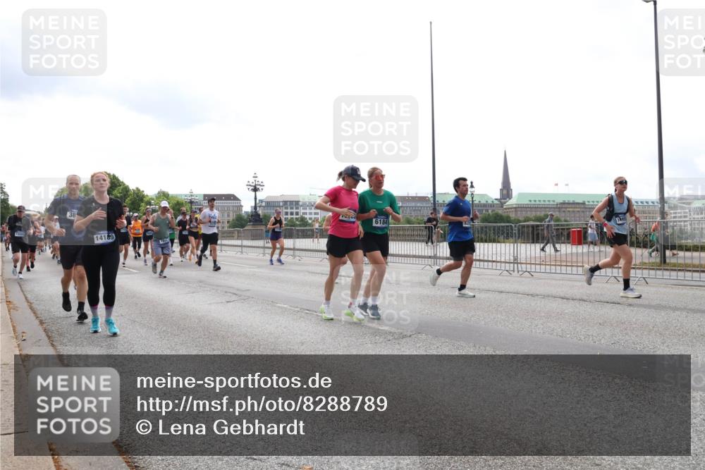 29.06.2025 - hella hamburg halbmarathon Lena Gebhardt http://msf.ph/oto/8288789 29.06.2025 10:36:10 Lombardsbrücke 15248, 38, 14189, 6184, 7086, 1008, 1010, 1036, 1102, 1108, 1183, 1224, 1336, 1775, 1780, 1835, 2352, 2520, 2811, 2827, 2870, 3243, 3398, 3401, 3404, 3598, 3699, 3741, 3877, 3990, 4245, 4326, 4413, 4442, 4798, 4902, 4937, 5012, 5246, 5427, 5540, 5573, 5666, 5747, 5809, 5919, 6021, 6092, 6093, 6184, 6417, 6667, 6845, 6896, 7086, 7111, 7140, 7275, 7304, 7575, 7576, 8333, 8356, 8498, 8530, 8581, 8947, 9115, 9117, 9229, 9432, 9819, 12408 meine-sportfotos.de